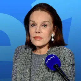 "La maturité d'Édouard Philippe semble faire défaut à Emmanuel Macron"