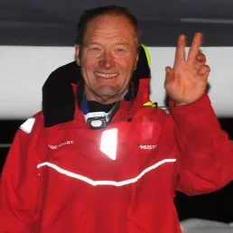 Francis Joyon au départ du trophée Jules-Verne le 16 décembre dernier.