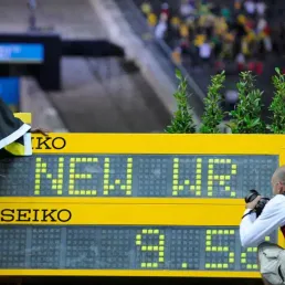 Histoire de sport : Usain Bolt bat le record du monde du 100 mètres en 9,58 secondes