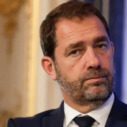 Christophe Castaner tancé par les fans de Rihanna