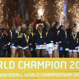 Le journal des sports - Rétrospective 2017 : une année exceptionnelle pour le handball français