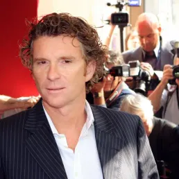 Premier job : Denis Brogniart, maître nageur