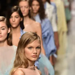 Collection Automne-Hiver d'Ermanno Scervino à la fashion week de Milan.