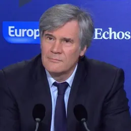 Une semaine en Europe 1 - Le renoncement de François Hollande