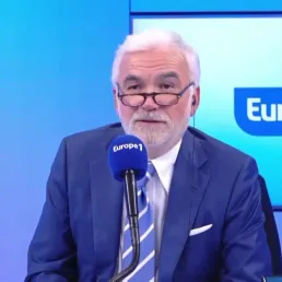 Le coup de gueule de Jean Dujardin après les critiques sur la cérémonie d'ouverture du Mondial de Rugby : «Je tombe à la renverse»