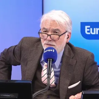 Natalité en France : «tout le monde est scotché à ses écrans, les couples se parlent de moins en moins» déclare Evan, auditeur