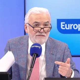 Travaille-t-on assez en France ? Des boulangeries resteront fermées aujourd'hui, les ponts du mois de mai...