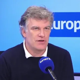 La tétine pour adultes : «Cela entraîne forcément des déformations des maxillaires», déclare le médecin orthodontiste Jean-Baptiste Kerbrat