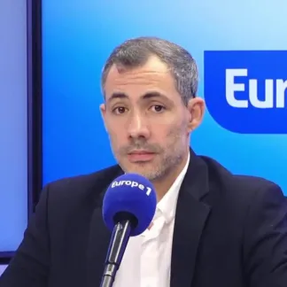 Crise politique : si Emmanuel Macron «veut éviter une démission», il doit «trouver une belle diversion», analyse Wally Bordas