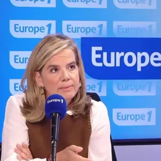 Crise politique : la France «est un canard sans tête», estime Gabrielle Cluzel