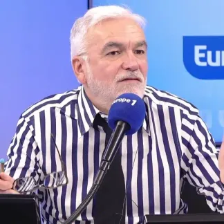 Faut-il lever l'anonymat des utilisateurs pour mieux modérer les réseaux sociaux ?