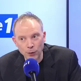 «Il y a une crise de confiance dans les médias qui profite aux réseaux sociaux» analyse le spécialiste F.Epelboin