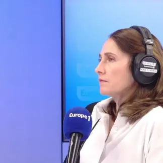 «Certains élus de gauche se réclament du féminisme, de l'égalité et de la laïcité pour finalement défendre aujourd'hui le voile de fillettes» dénonce Arthur De Laborde