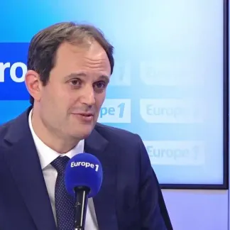 «Ça commence avec les juifs, ça ne s'arrêtera pas aux juifs, et c'est quelque chose qui doit inquiéter tout le monde» lance Yonathan Arfi, président du CRIF