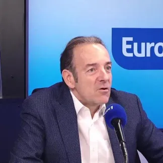 S.Abdeslam «se sert de notre appareil médiatique pour semer une forme de terreur» estime A.Malafaye