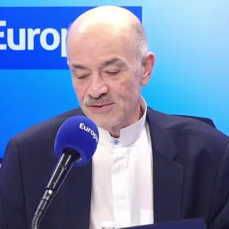 Salah Abdeslam est-il vraiment à l'isolement ? Les explications d'Alain Bauer