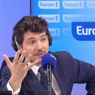 Pierre-Emmanuel Barré compare les forces de l'ordre à Daesh : où est la frontière entre humour et militantisme ?