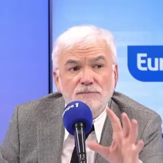 Une de «Libération» sur Pascal Praud : «Ils ont écrit des tribunes pour défendre la pédophilie», rappelle l'animateur