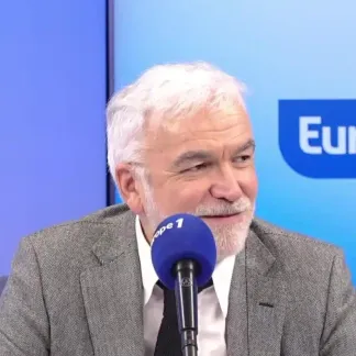 Pascal Praud et son équipe jouent une grille pour l'EuroMillions afin de gagner 150 millions d'euros