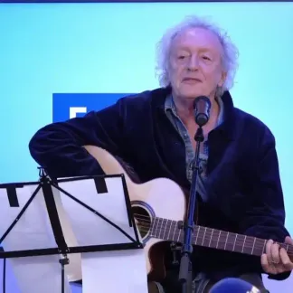 «Vive le roi» : le live de Didier Barbelivien dans Culture médias