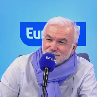 La vie extraordinaire de Tino Rossi, premiere star planétaire