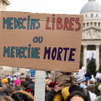 Médecins libéraux en colère : des milliers de blouses blanches dans la rue contre le budget de la Sécu