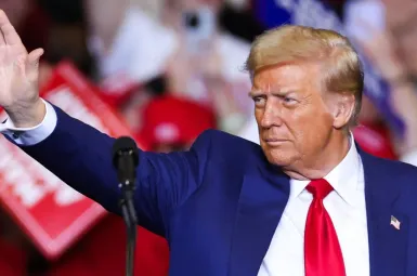 Donald Trump offre un entretien explosif au micro de Joe Rogan et suscite des millions de vues