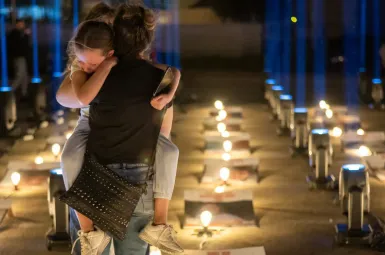 À Jérusalem, des centaines de personnes se sont rassemblées pour soutenir les otages détenus par le Hamas.