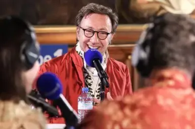 Stéphane Bern et son équipe vous ouvre les portes du château de Versailles pour la 500e d'Historiquement Vôtre.