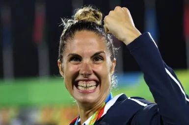 Élodie Clouvel peut lever le bras. Ce qu'elle a fait est tout simplement inédit.