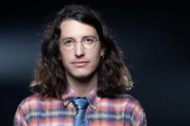 Bastien Vivès, auteur de bandes dessinées, comparaît à partir de mardi pour des dessins que l'accusation considère comme pédopornographiques.