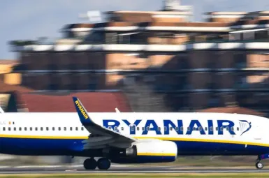 Ryanair : pourquoi la compagnie se désengage-t-elle de trois aéroports français ?