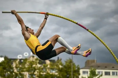 Mondiaux d’athlétisme à Tokyo : le perchiste Armand Duplantis va-t-il encore battre son propre record du monde ?