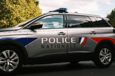 NFO EUROPE 1 – Paris : un faux policier s’introduit au domicile d’un tireur sportif quelques jours après le piratage des données de la Fédération de Tir