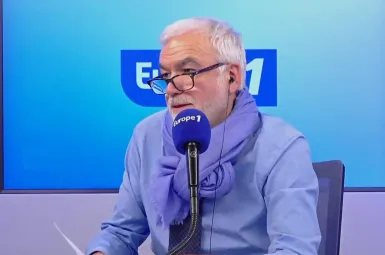 «L'enterrement d'Alain Delon, c'est l'anti-enterrement de Johnny Hallyday», affirme Pascal Praud