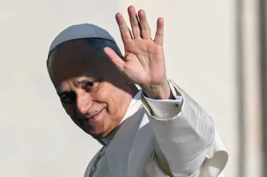 Le pape Léon XIV achève son voyage au Liban par une messe historique au port de Beyrouth.