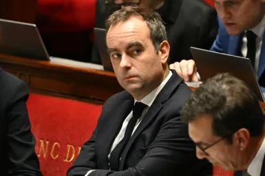 Le Premier ministre Sébastien Lecornu a annulé tous ses rendez-vous pour s'engager pleinement dans la bataille parlementaire.