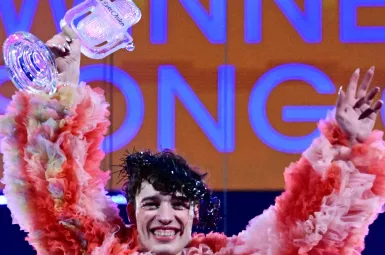 Eurovision : l'artiste suisse Nemo, vainqueur de l'édition 2024, renonce à son trophée