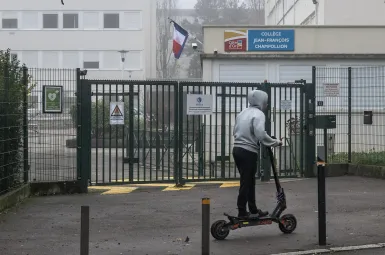 Un "commando" de quatre indivudus est activement recherché par la police après l'incendie du collège Champollion, à Dijon.