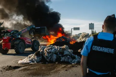 «On n’est pas des truands» : après les blocages dans le Sud-ouest, la colère des éleveurs gagne le Nord