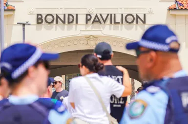 L'attaque contre des Juifs perpétrée sur une plage de Sydney a tué 15 personnes et en a blessé 42.
