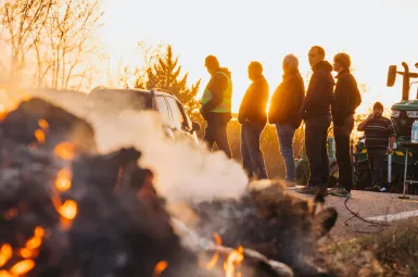 Des agriculteurs sur un blocage en Occitanie.
