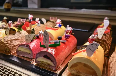 Glacée ou pâtissière : comment bien choisir la bûche de Noël