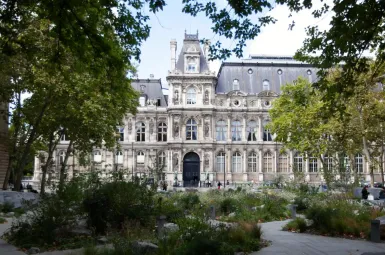 Paris : deux nouveaux cas d'enfants tondus, la mairie annonce saisir la justice