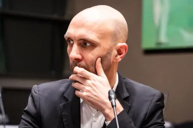 Audiovisuel public : pour le directeur de l'antenne de France Inter, ses engagements politiques ne prouvent en rien un biais idéologique