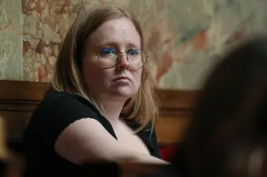 «Comme président d’enquête je n’autoriserai pas que de tels propos soient tenus dans cette commission» : la députée LFI Ersilia Soudais reprise à l'ordre suite à ces propos sur Sophia Aram
