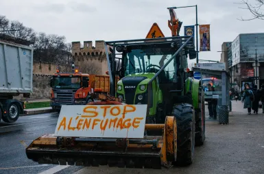 Maud Bregeon appelle à stopper les bocages : «Ça fait vraiment sourire» les agriculteurs, indique le reporter Charles Luylier