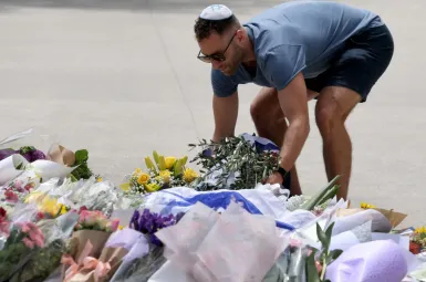 Environ 20.000 personnes étaient réunies sur le rivage, selon les organisateurs.