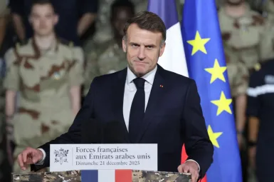 Emmanuel Macron a entamé dimanche une visite aux Emirats arabes unis pour célébrer Noël avec les forces françaises.