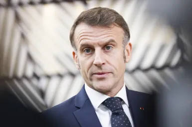Emmanuel Macron a rappelé l'urgence budgétaire aux ministres, ce lundi, après l'adoption de la loi spéciale en Conseil des ministres